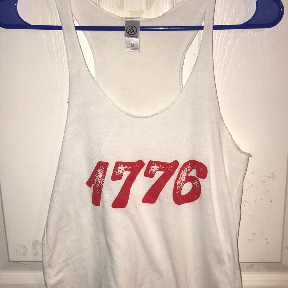 Size M 1776 tank!